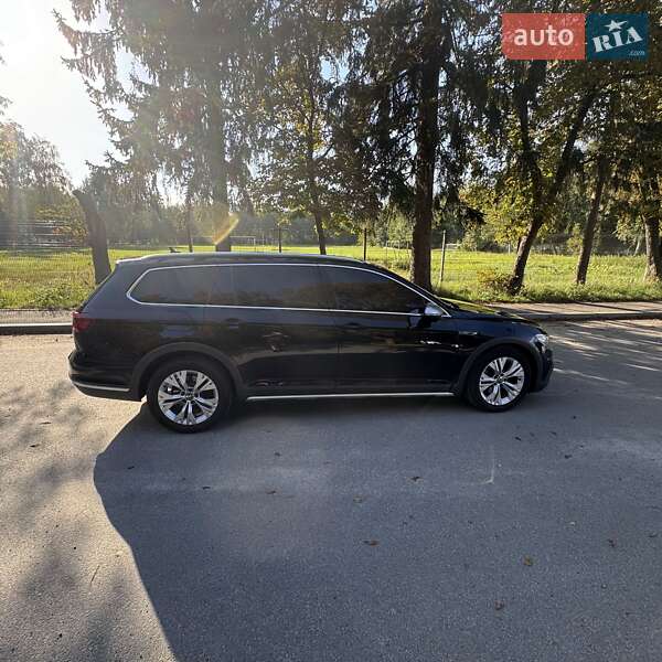 Универсал Volkswagen Passat Alltrack 2021 в Звягеле
