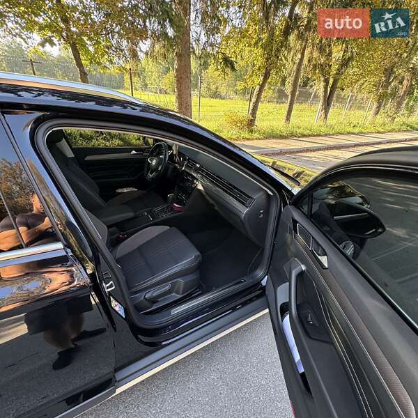 Универсал Volkswagen Passat Alltrack 2021 в Звягеле