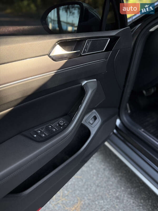 Универсал Volkswagen Passat Alltrack 2018 в Буче