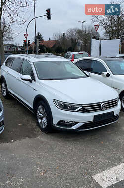 Універсал Volkswagen Passat Alltrack 2016 в Києві