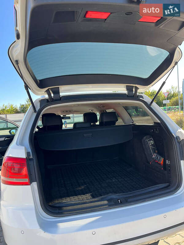 Универсал Volkswagen Passat Alltrack 2012 в Подгайцах