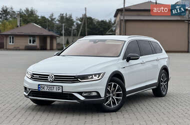 Універсал Volkswagen Passat Alltrack 2017 в Сарнах