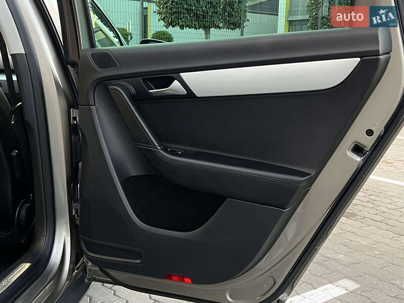 Универсал Volkswagen Passat Alltrack 2014 в Радивилове