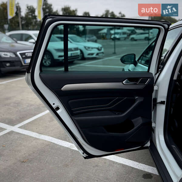 Универсал Volkswagen Passat Alltrack 2021 в Киеве фото 44 Универсал Volkswagen Passat Alltrack 2021 в Киеве