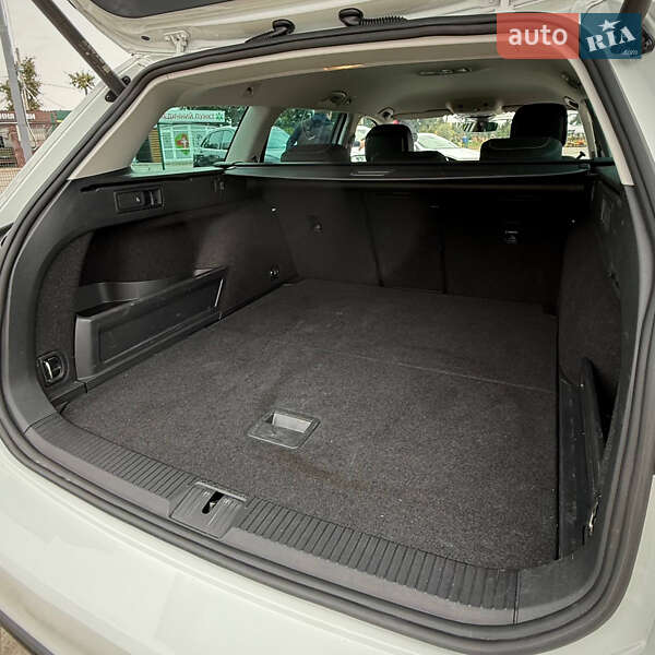 Универсал Volkswagen Passat Alltrack 2021 в Киеве фото 54 Универсал Volkswagen Passat Alltrack 2021 в Киеве