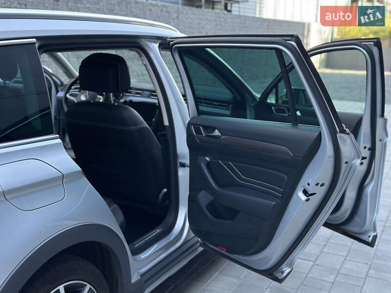 Универсал Volkswagen Passat Alltrack 2021 в Луцке