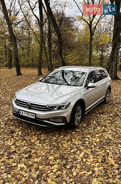 Универсал Volkswagen Passat Alltrack 2019 в Киеве