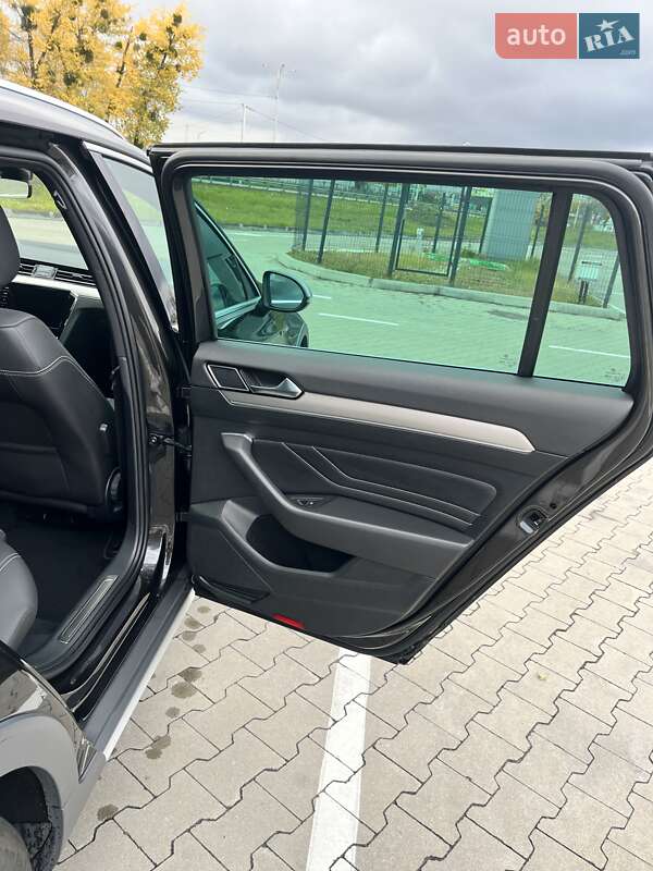 Універсал Volkswagen Passat Alltrack 2019 в Києві