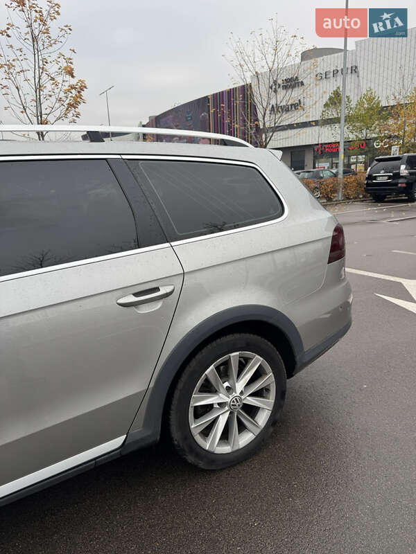 Универсал Volkswagen Passat Alltrack 2012 в Киеве