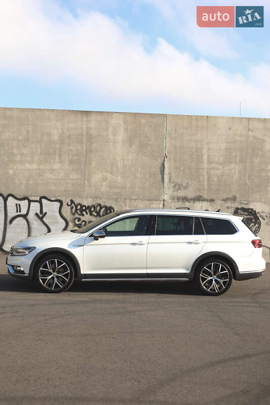 Универсал Volkswagen Passat Alltrack 2017 в Львове