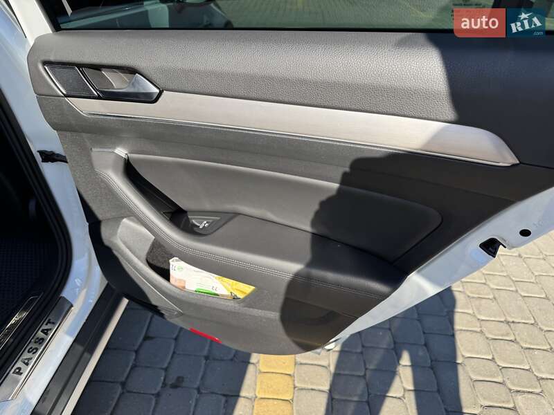 Універсал Volkswagen Passat Alltrack 2018 в Львові фото 41 Універсал Volkswagen Passat Alltrack 2018 в Львові