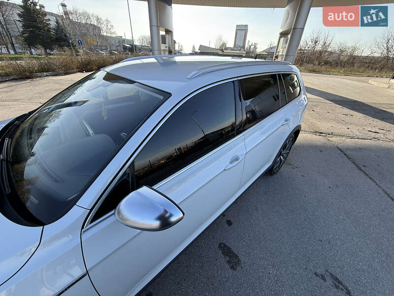 Универсал Volkswagen Passat Alltrack 2016 в Миргороде