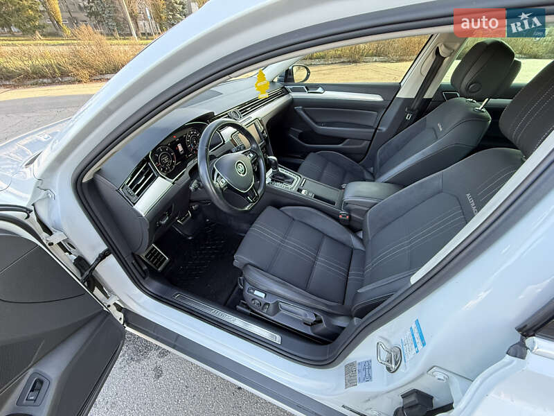 Универсал Volkswagen Passat Alltrack 2016 в Миргороде