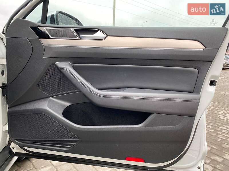 Универсал Volkswagen Passat Alltrack 2017 в Львове