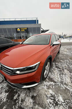Универсал Volkswagen Passat Alltrack 2016 в Киеве