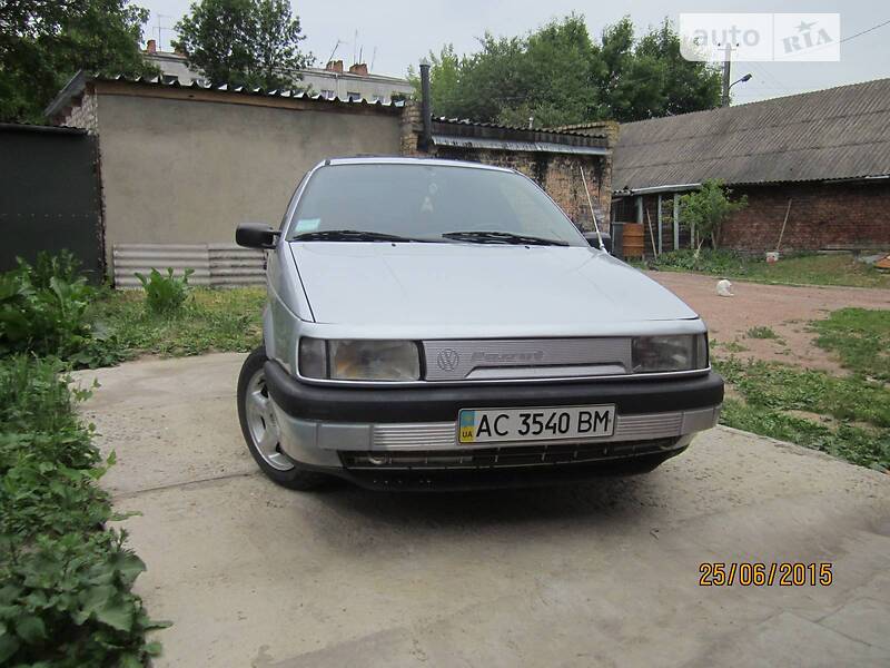 Седан Volkswagen Passat B3 1988 в Володимир-Волинському