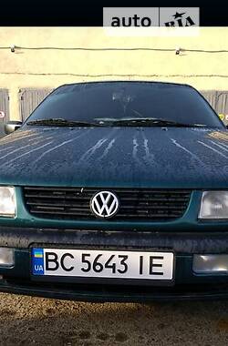Седан Volkswagen Passat B4 1995 в Львове