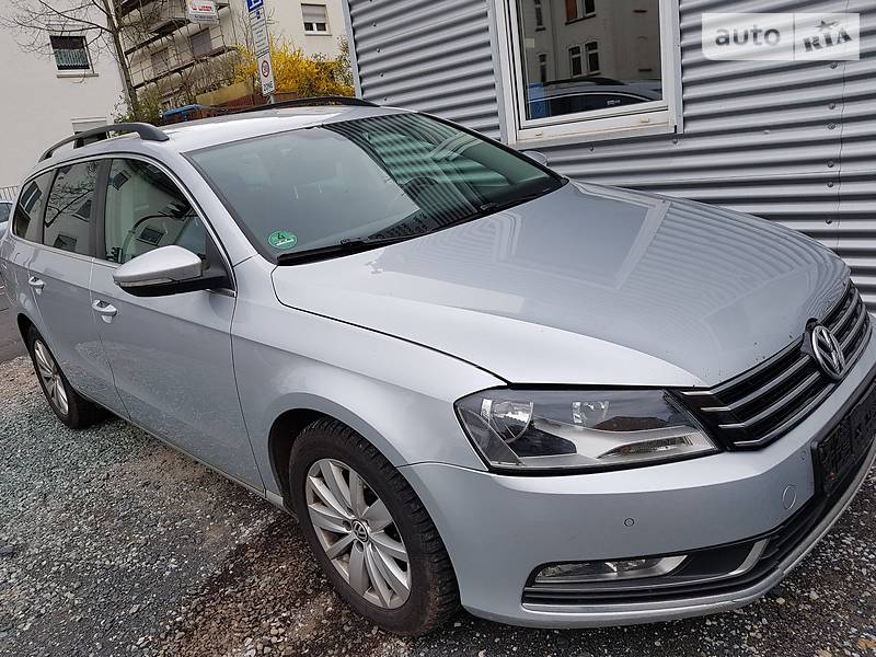 Volkswagen Passat 2011 року