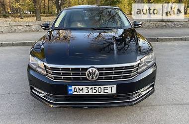 Седан Volkswagen Passat B7 2015 в Житомире