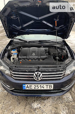Седан Volkswagen Passat B7 2012 в Днепре
