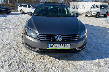 Седан Volkswagen Passat B7 2012 в Ужгороде