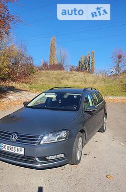 Универсал Volkswagen Passat B7 2013 в Ровно