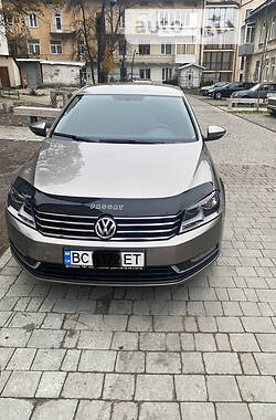 Седан Volkswagen Passat B7 2014 в Харькове