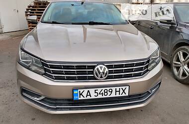 Седан Volkswagen Passat B8 2015 в Киеве