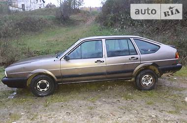 Седан Volkswagen Passat 1985 в Львове