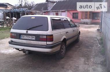 Универсал Volkswagen Passat 1990 в Ровно