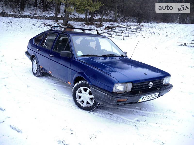 Хэтчбек Volkswagen Passat 1987 в Шумске