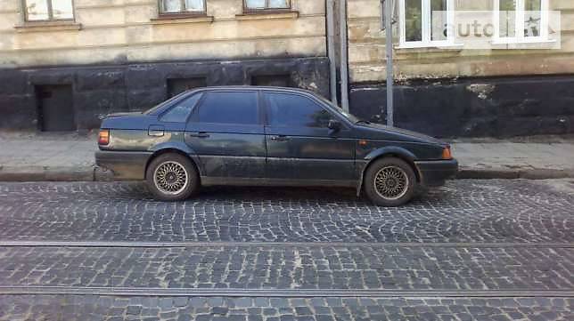 Седан Volkswagen Passat 1990 в Львові