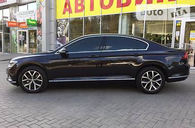 Седан Volkswagen Passat 2016 в Виннице