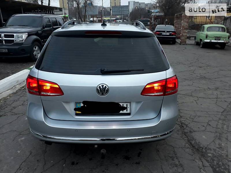 Універсал Volkswagen Passat 2012 в Дніпрі