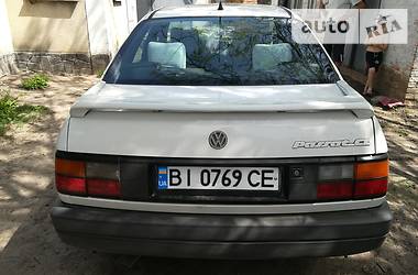 Седан Volkswagen Passat 1990 в Полтаві