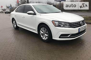 Седан Volkswagen Passat 2016 в Луцке