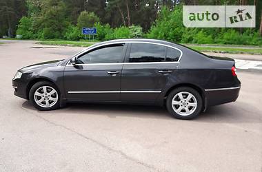 Седан Volkswagen Passat 2006 в Глухові