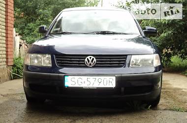 Седан Volkswagen Passat 1998 в Луганске