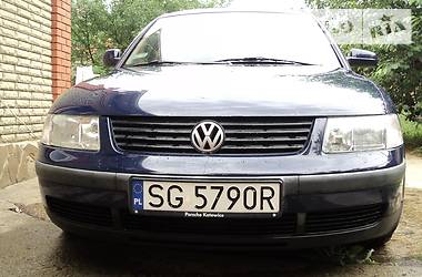 Седан Volkswagen Passat 1998 в Луганске