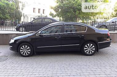 Седан Volkswagen Passat 2011 в Черновцах