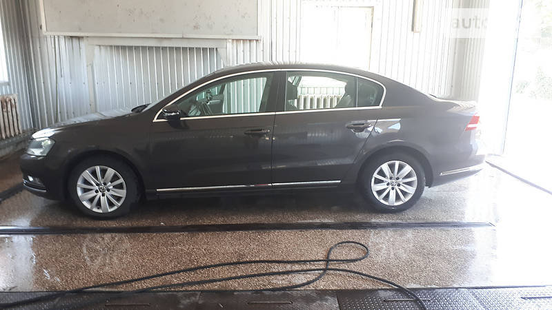 Седан Volkswagen Passat 2011 в Виннице