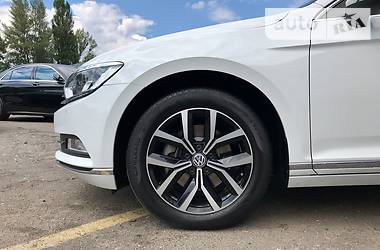 Седан Volkswagen Passat 2015 в Киеве