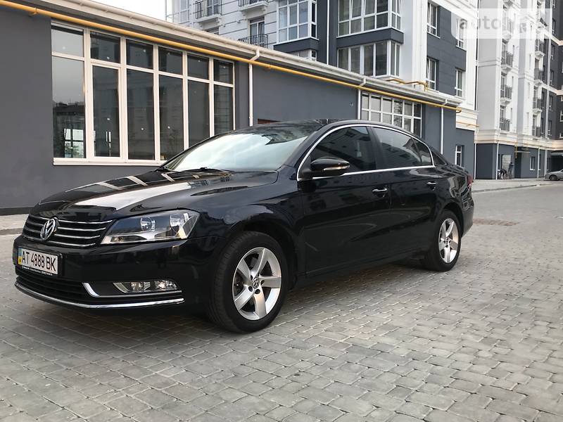 Седан Volkswagen Passat 2013 в Івано-Франківську