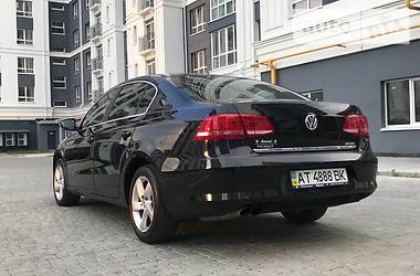 Седан Volkswagen Passat 2013 в Івано-Франківську