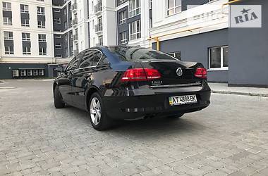 Седан Volkswagen Passat 2013 в Івано-Франківську