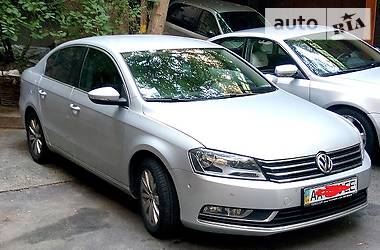 Седан Volkswagen Passat 2011 в Києві