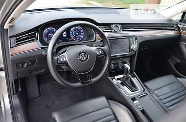 Седан Volkswagen Passat 2015 в Луцке