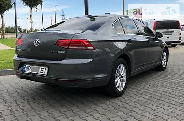 Седан Volkswagen Passat 2015 в Запоріжжі