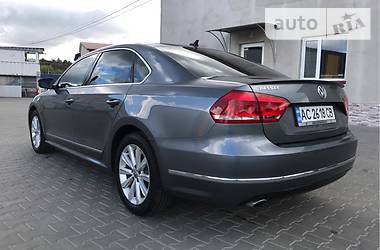 Седан Volkswagen Passat 2012 в Луцке