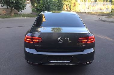 Седан Volkswagen Passat 2017 в Киеве